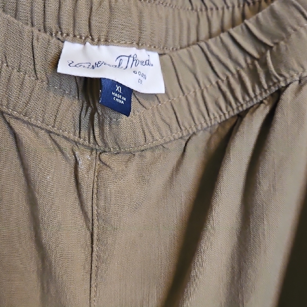 Universal Thread Khaki Capris